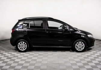 Подержанный автомобиль Volkswagen Golf Plus 2011 года (4 фото)
