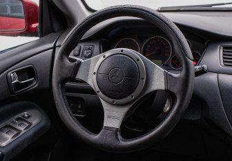 Подержанный автомобиль Mitsubishi Lancer Sedan 2004 года (15 фото)