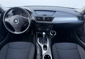 Подержанный автомобиль BMW X1 2014 года (12 фото)