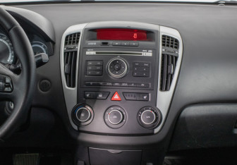 Подержанный автомобиль Kia Ceed Wagon 2011 года (14 фото)