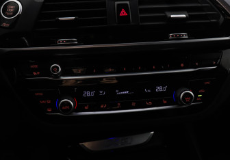 Подержанный автомобиль BMW X3 2021 года (17 фото)