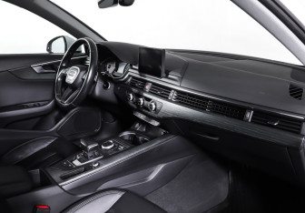 Подержанный автомобиль Audi A4 Sedan 2017 года (11 фото)