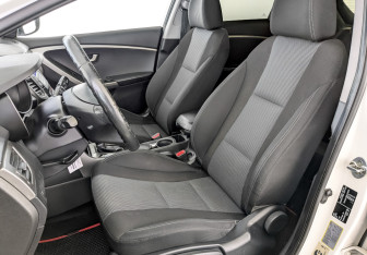 Подержанный автомобиль Hyundai i30 Hatchback 2012 года (20 фото)