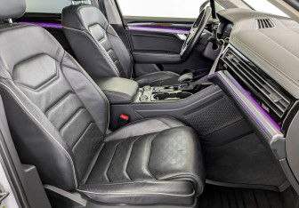 Подержанный автомобиль Volkswagen Touareg 2020 года (25 фото)