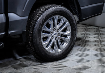 Подержанный автомобиль Ford F-150 2024 года (15 фото)