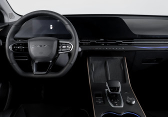 Подержанный автомобиль Omoda C5 2023 года (12 фото)