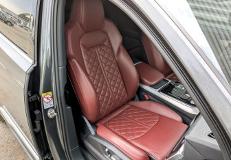 Подержанный автомобиль Audi SQ7 2020 года (23 фото)