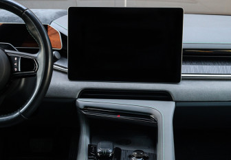 Подержанный автомобиль Zeekr 001 2022 года (16 фото)