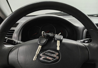 Подержанный автомобиль Suzuki Grand Vitara 2003 года (16 фото)