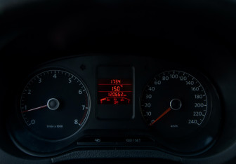 Подержанный автомобиль Volkswagen Polo Sedan 2011 года (9 фото)