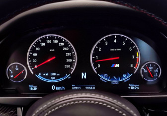 Подержанный автомобиль BMW X5 M 2015 года (17 фото)