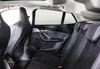 Подержанный автомобиль BMW X2 2024 года (15 фото)