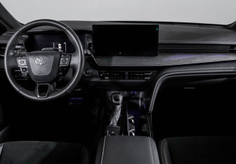Подержанный автомобиль Toyota Camry Sedan 2025 года (12 фото)