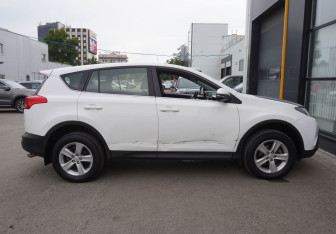 Подержанный автомобиль Toyota RAV4 2013 года (4 фото)