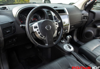 Подержанный автомобиль Nissan X-Trail 2011 года (18 фото)