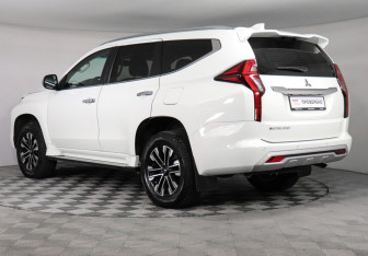 Подержанный автомобиль Mitsubishi Montero Sport 2022 года (7 фото)