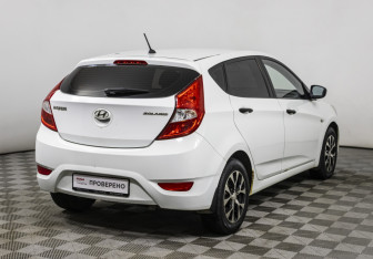 Подержанный автомобиль Hyundai Solaris Hatchback 2012 года (4 фото)