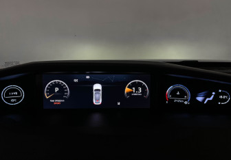 Подержанный автомобиль Changan UNI-V 2023 года (11 фото)