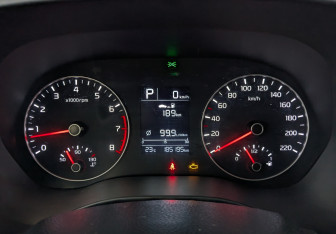 Подержанный автомобиль Kia Rio Hatchback 2021 года (14 фото)