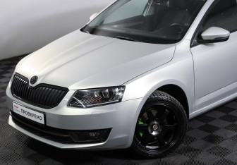 Подержанный автомобиль Skoda Octavia Liftback 2015 года (18 фото)