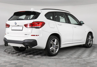 Подержанный автомобиль BMW X1 2021 года (2 фото)