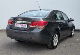 Подержанный автомобиль Chevrolet Cruze Sedan 2011 года (5 фото)