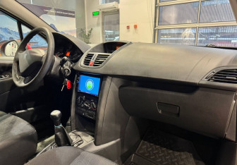 Подержанный автомобиль Peugeot 207 Hatchback 2009 года (10 фото)