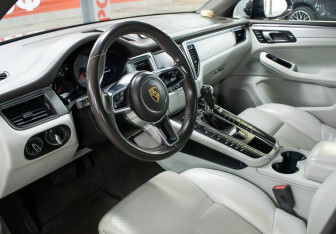 Подержанный автомобиль Porsche Macan 2015 года (16 фото)