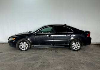 Подержанный автомобиль Volvo S80 2011 года (8 фото)