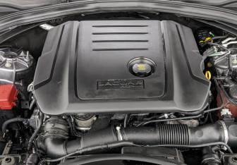 Подержанный автомобиль Jaguar F-Pace 2020 года (9 фото)