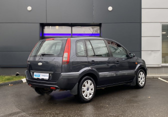 Подержанный автомобиль Ford Fusion 2008 года (5 фото)