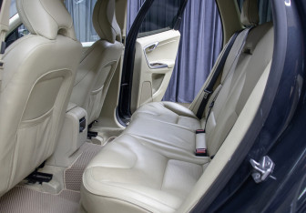 Подержанный автомобиль Volvo XC60 2017 года (11 фото)
