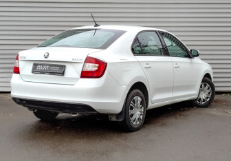 Подержанный автомобиль Skoda Rapid Liftback 2019 года (5 фото)