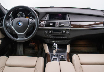 Подержанный автомобиль BMW X6 2011 года (13 фото)