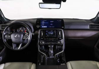 Подержанный автомобиль Lexus LX 2022 года (14 фото)