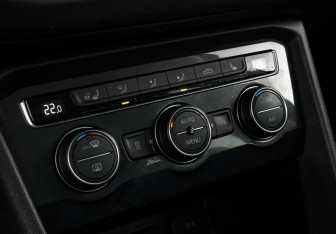 Подержанный автомобиль Volkswagen Tiguan 2018 года (21 фото)