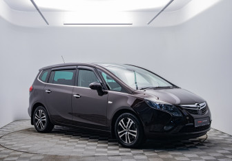 Подержанный автомобиль Opel Zafira Compactvan 2013 года (3 фото)