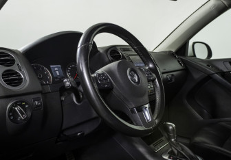 Подержанный автомобиль Volkswagen Tiguan 2011 года (9 фото)