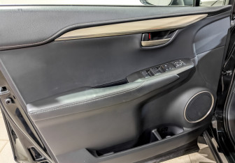 Подержанный автомобиль Lexus NX 2015 года (19 фото)