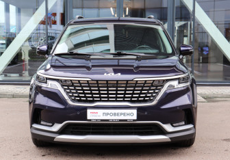 Подержанный автомобиль Kia Carnival 2023 года (2 фото)