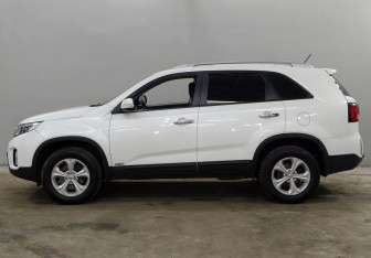 Подержанный автомобиль Kia Sorento 2014 года (8 фото)