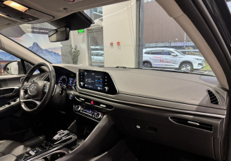 Подержанный автомобиль Hyundai Sonata 2020 года (10 фото)