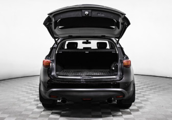 Подержанный автомобиль Infiniti FX 2011 года (14 фото)