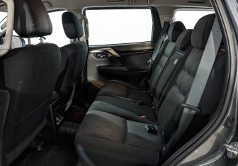 Подержанный автомобиль Mitsubishi Pajero Sport 2018 года (18 фото)