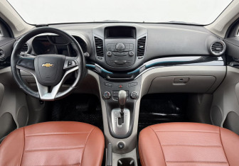 Подержанный автомобиль Chevrolet Orlando 2013 года (12 фото)
