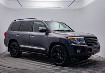 Подержанный автомобиль Toyota Land Cruiser Suv 2012 года (5 фото)