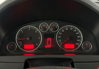 Подержанный автомобиль Volkswagen Multivan 2007 года (13 фото)