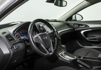 Подержанный автомобиль Opel Insignia Wagon 2014 года (10 фото)