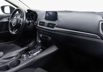 Подержанный автомобиль Mazda 3 Hatchback 2017 года (7 фото)