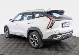 Подержанный автомобиль Geely Atlas 2024 года (7 фото)